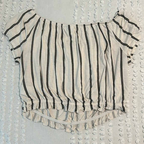 H&M SUMMER CROP TOP! 🤍 - Picture 3 of 3